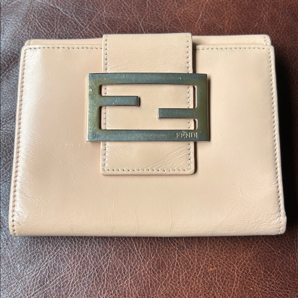 Fendi FF Logo light peach Leather Wallet with Gold Logo - Picture 7 of 11